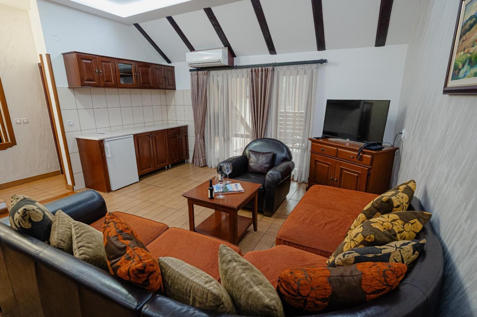 Hotel Zlatiborska Noc Ужице Экстерьер фото
