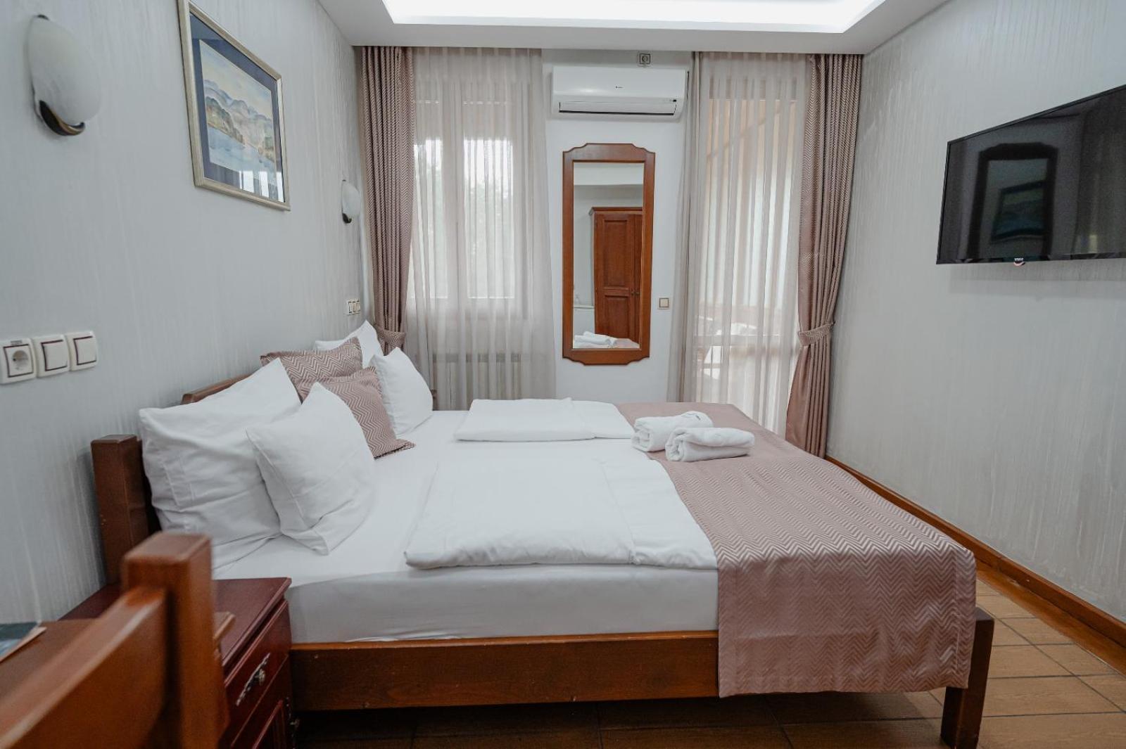 Hotel Zlatiborska Noc Ужице Экстерьер фото